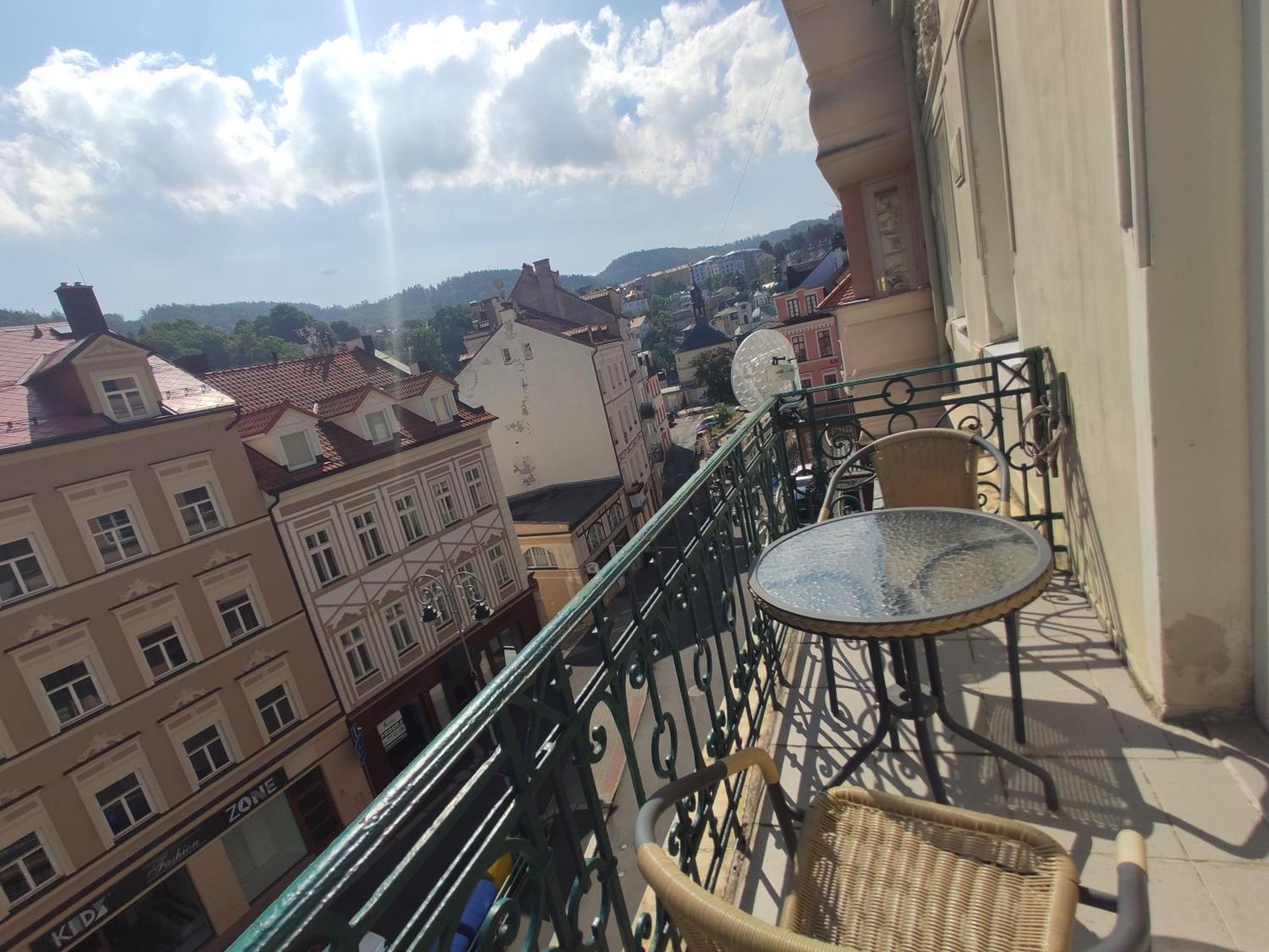 Apartman 63M2 S Balkonem V Lazenskem Centru Karlsbad Exteriör bild
